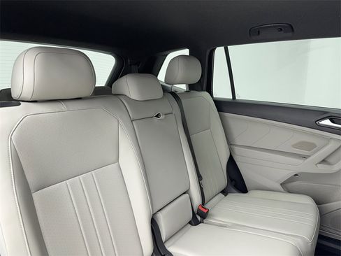 Used 2022 Volkswagen Tiguan SE R-Line image 51