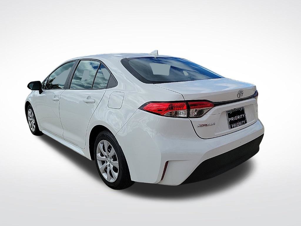 Used 2024 Toyota Corolla LE FWD image 3