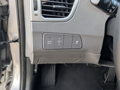 Used 2012 Hyundai Elantra Limited image 28