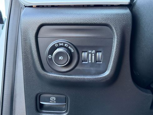 Used 2022 Jeep Grand Cherokee L Limited AWD/4WD image 33