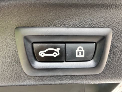 Used 2022 BMW X5 xDrive40i w/ Premium Package AWD/4WD image 4