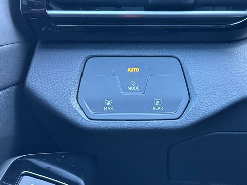 Used 2024 Volkswagen ID.4 Standard image 31