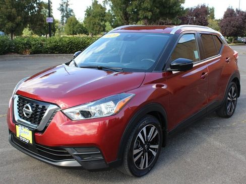 Used 2020 Nissan Kicks SV FWD image 2