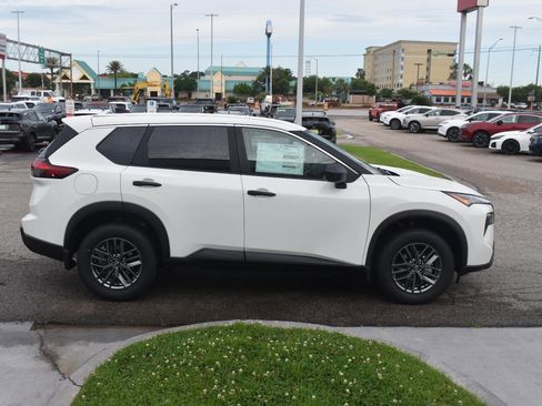 Used 2026 Nissan Rogue S FWD image 12