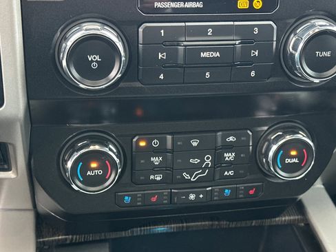 Used 2021 Ford F250 Lariat w/ Chrome Package image 30