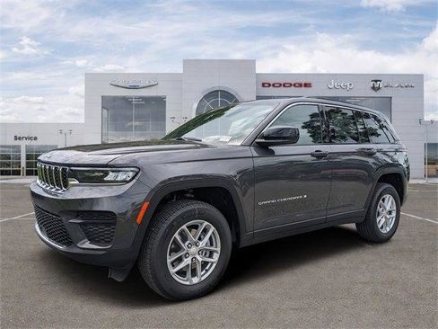 Certified 2025 Jeep Grand Cherokee Laredo X AWD/4WD image 5