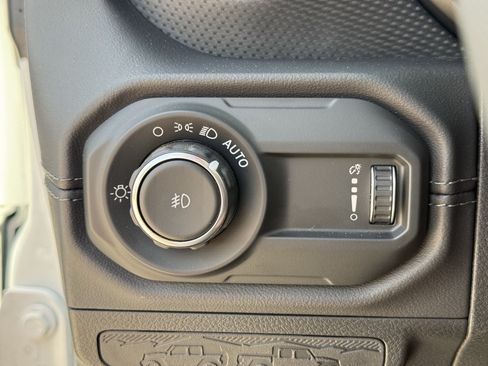 Used 2024 Jeep Wrangler Unlimited Rubicon AWD/4WD image 26