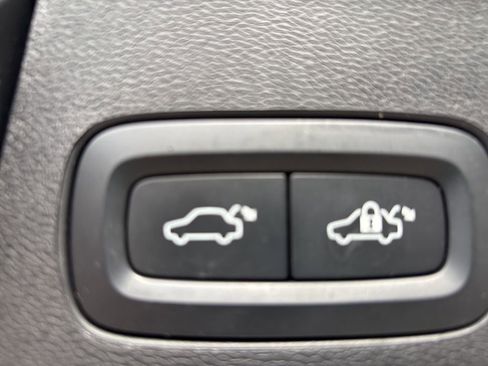 Certified 2023 Volvo XC60 B5 Plus w/ Climate Package image 37