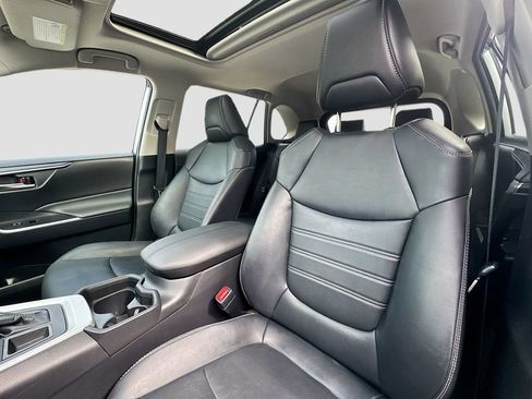 Used 2021 Toyota RAV4 XLE Premium AWD/4WD image 20