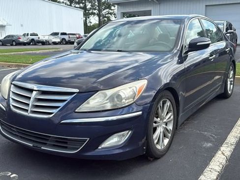Used 2012 Hyundai Genesis 3.8 w/ Premium Pkg RWD image 3