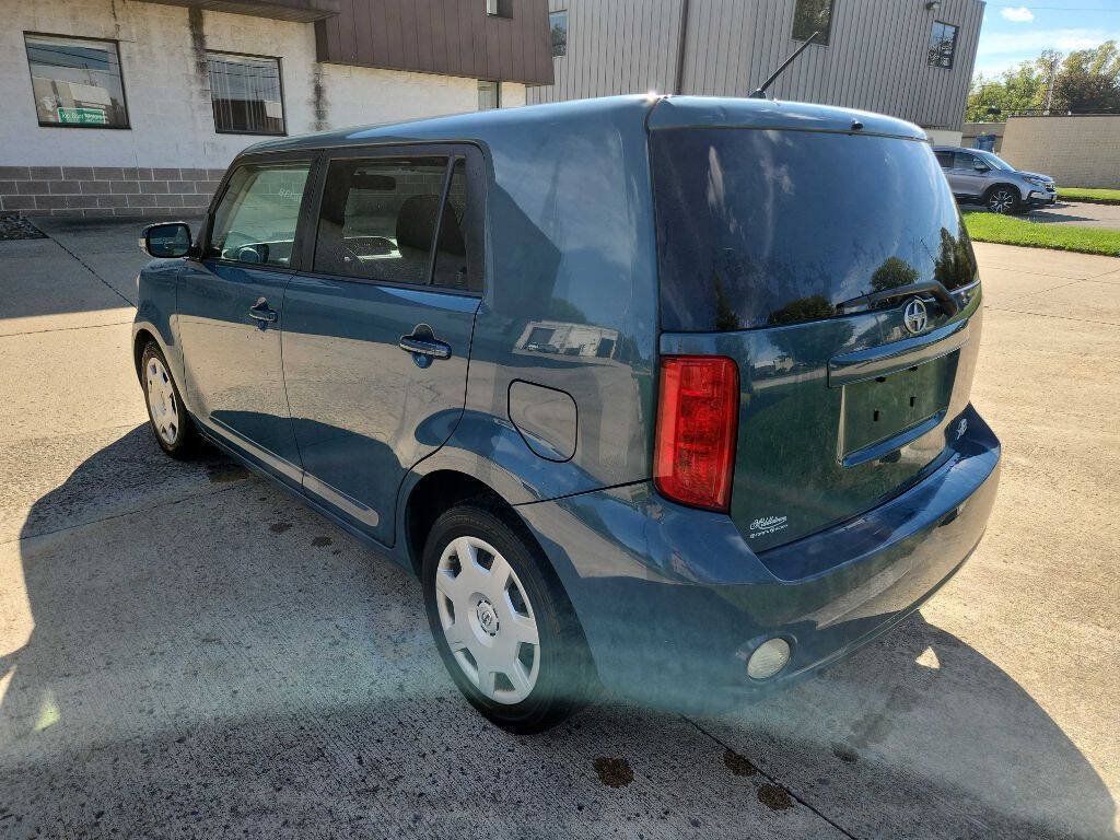 Used 2010 Scion xB FWD image 5