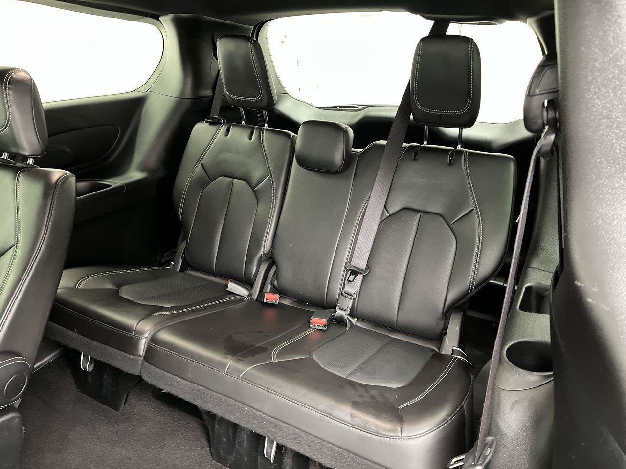 Used 2025 Chrysler Pacifica Select FWD image 12