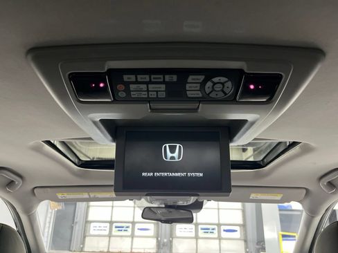 Used 2017 Honda Pilot Touring image 33