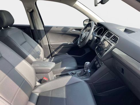 Used 2019 Volkswagen Tiguan SE w/ Panoramic Sunroof Package AWD/4WD image 10
