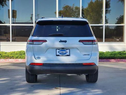 Certified 2025 Jeep Grand Cherokee L Limited w/ Black Appearance Package RWD image 6