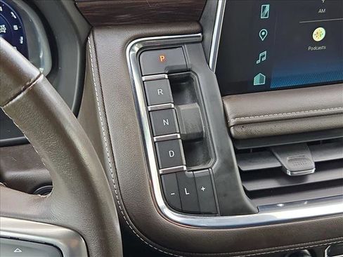 Used 2023 Chevrolet Suburban Z71 w/ Luxury Package image 10