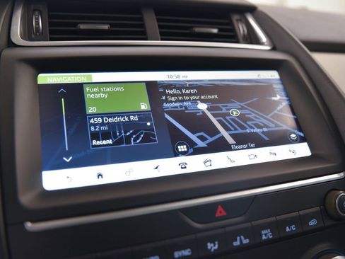 Used 2019 Jaguar E-PACE SE image 21