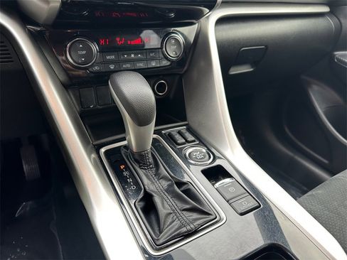 Used 2023 Mitsubishi Eclipse Cross SE image 21