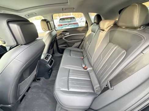 Used 2023 Audi e-tron Premium image 24