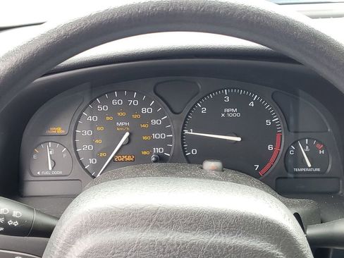 Used 2000 Saturn S-Series SL1 FWD image 9