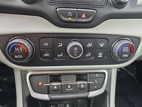 Used 2022 GMC Terrain SLT FWD image 21