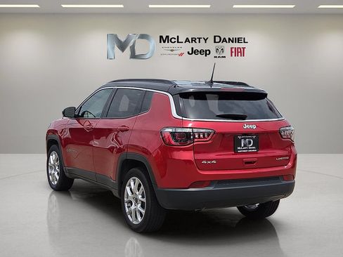 Used 2025 Jeep Compass Limited AWD/4WD image 4