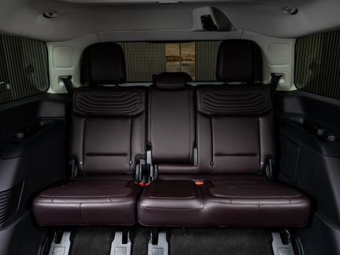 Used 2025 Ford Expedition Platinum w/ Platinum Ultimate Package image 35