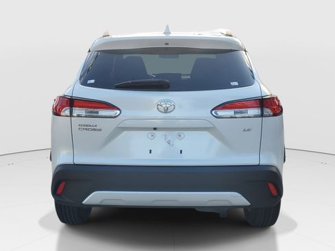 Used 2022 Toyota Corolla Cross LE image 4