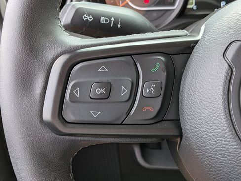 Used 2025 Jeep Gladiator Mojave w/ Convenience Group AWD/4WD image 23