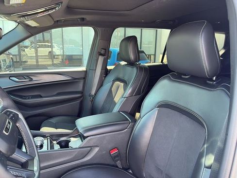 Used 2024 Jeep Grand Cherokee L Altitude image 15