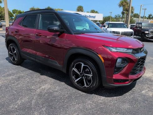 Used 2022 Chevrolet TrailBlazer RS w/ Technology Package FWD image 2