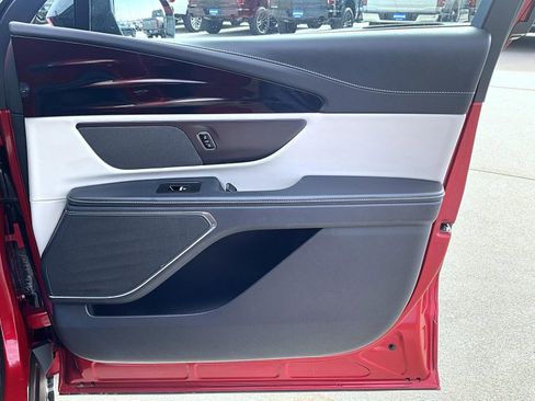 Used 2024 Lincoln Nautilus Reserve image 17