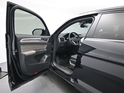 Used 2023 Volkswagen Atlas Cross Sport SE w/ Black Wheel Package AWD/4WD image 8