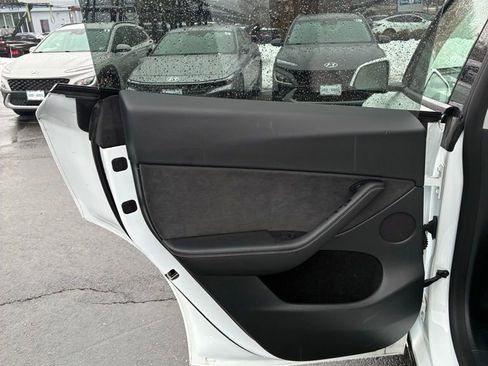 Used 2022 Tesla Model Y Performance image 39