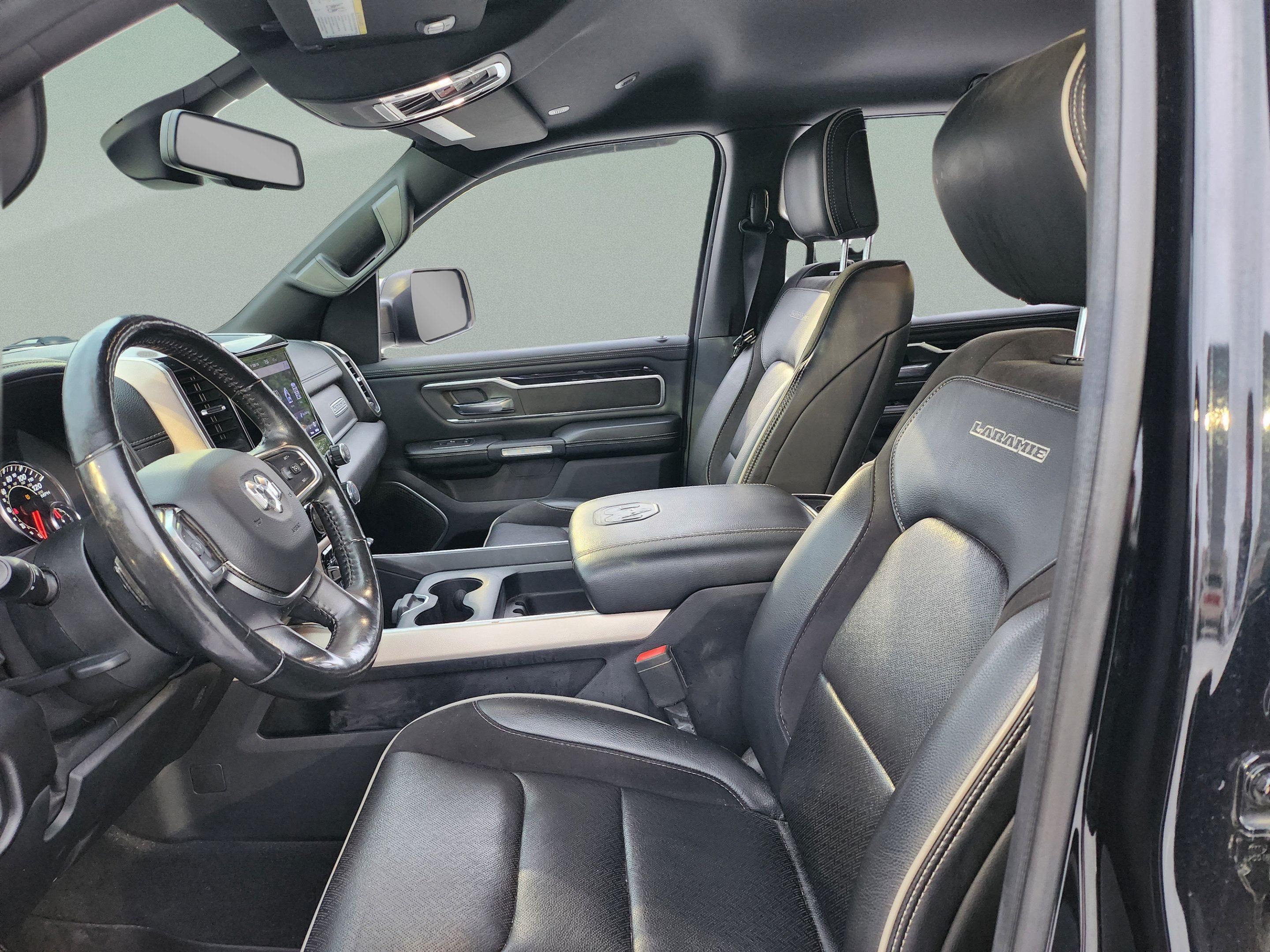 Used 2019 RAM 1500 Laramie w/ Sport Appearance Package AWD/4WD image 12