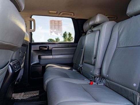 Used 2016 Toyota Sequoia SR5 AWD/4WD image 18