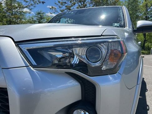Used 2020 Toyota 4Runner SR5 AWD/4WD image 13