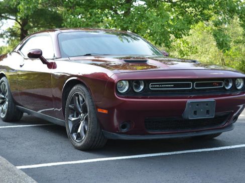 Used 2018 Dodge Challenger R/T Plus RWD image 3