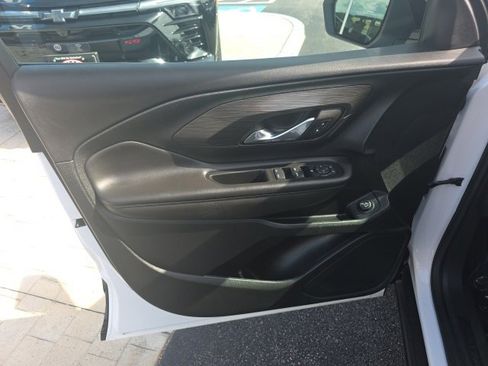 Used 2022 GMC Terrain SLE w/ Driver Convenience Package image 10