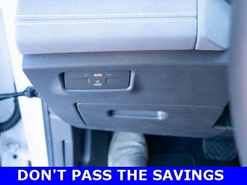 New 2025 Volkswagen Tiguan SE image 25