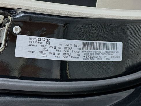Used 2020 Chrysler Pacifica Touring-L FWD image 33