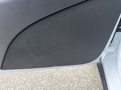 Used 2020 Tesla Model Y Long Range image 13