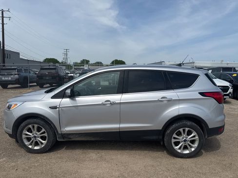 Used 2019 Ford Escape SE FWD image 12