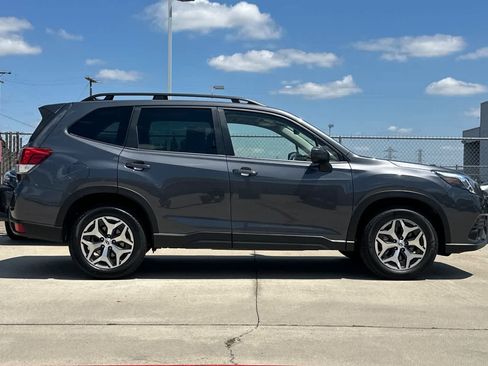 Used 2023 Subaru Forester Premium AWD/4WD image 2