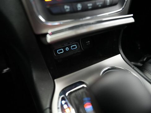 Used 2018 Jeep Grand Cherokee Altitude AWD/4WD image 20