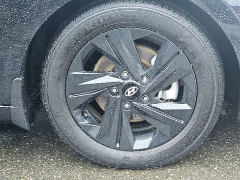 Used 2023 Hyundai Elantra SEL image 9