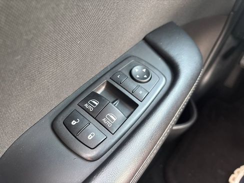 Used 2022 Dodge Challenger SXT RWD image 11