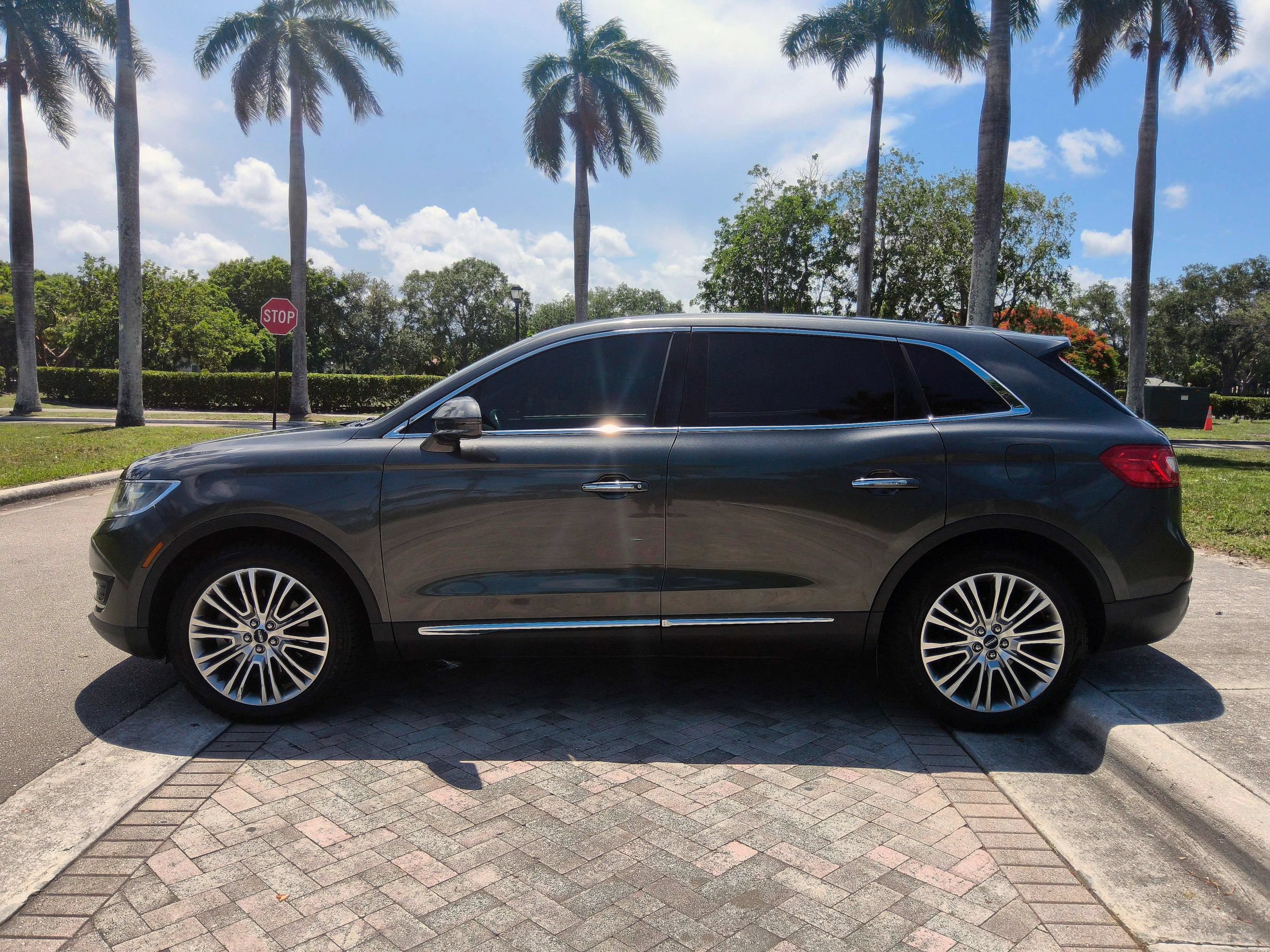 Used 2018 Lincoln MKX Reserve FWD image 16