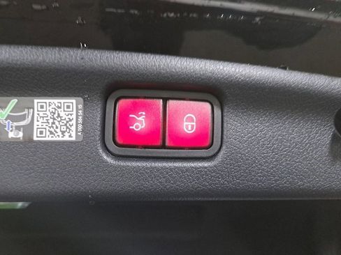 Used 2026 Mercedes-Benz C 300 Sedan image 13