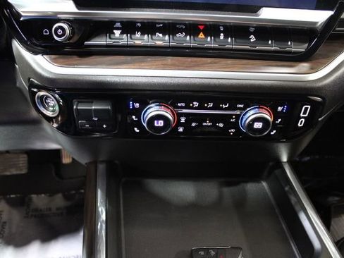 Used 2024 GMC Sierra 2500 SLT w/ SLT Convenience Package image 27